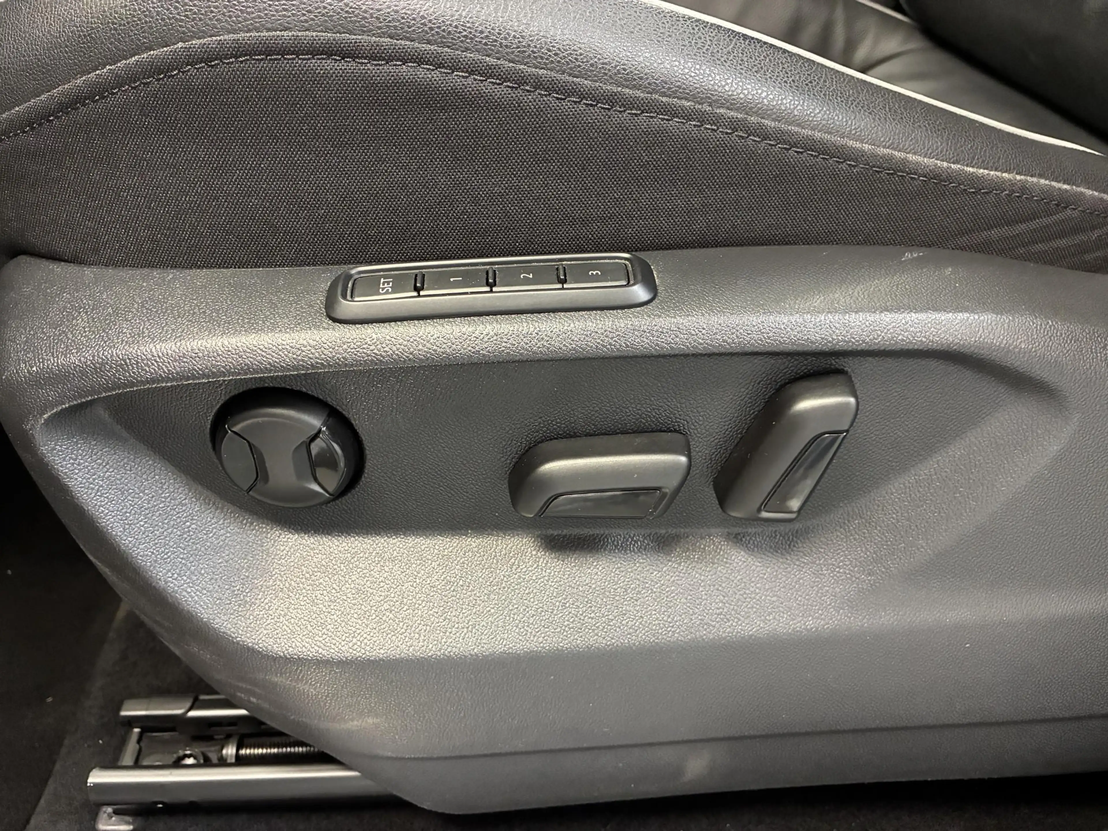 Volkswagen Tiguan Allspace 1.5 TSI Highline | PANO | TREKHAAK | LEDER | 360º — photo 6