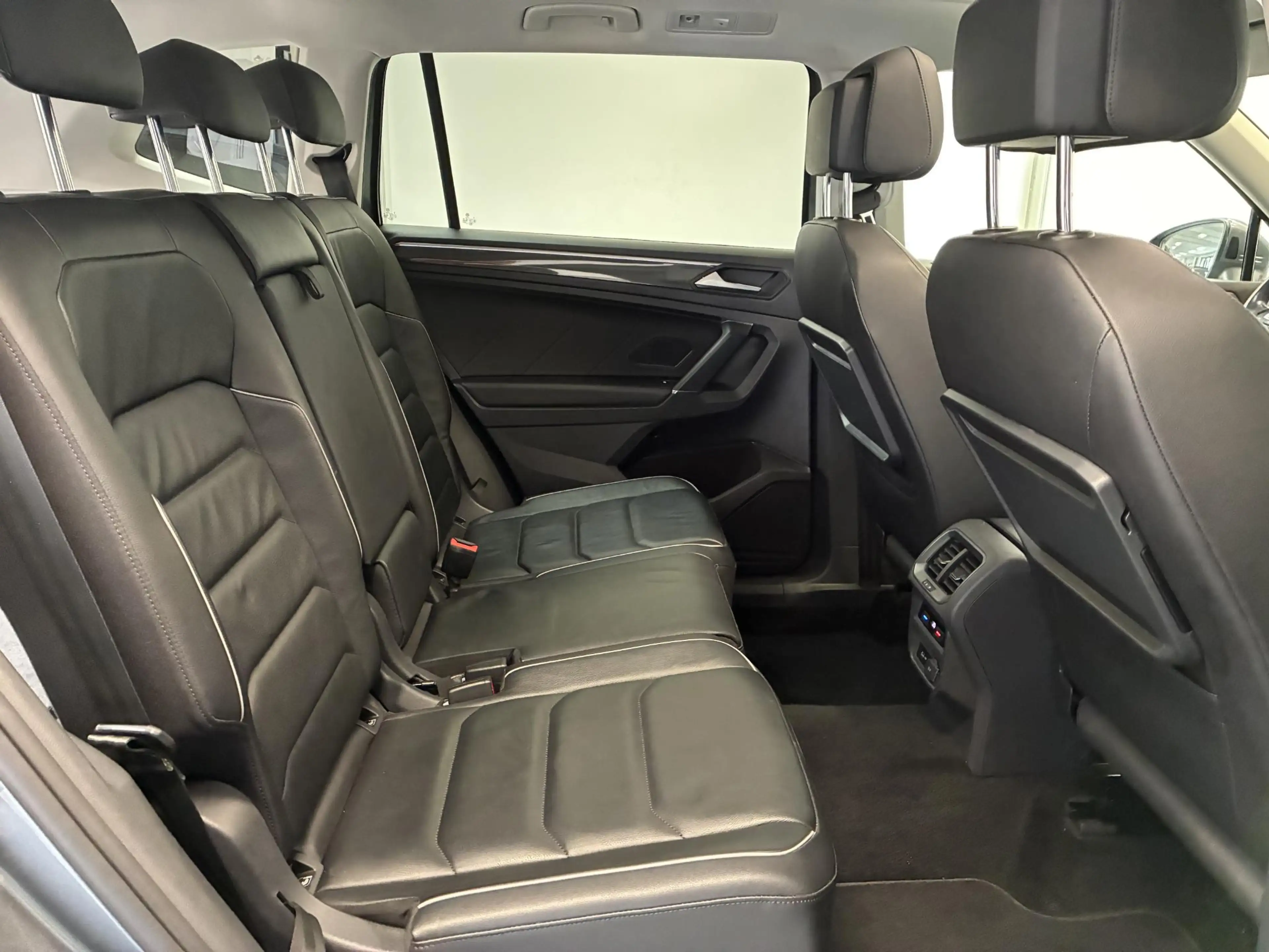 Volkswagen Tiguan Allspace 1.5 TSI Highline | PANO | TREKHAAK | LEDER | 360º — photo 17