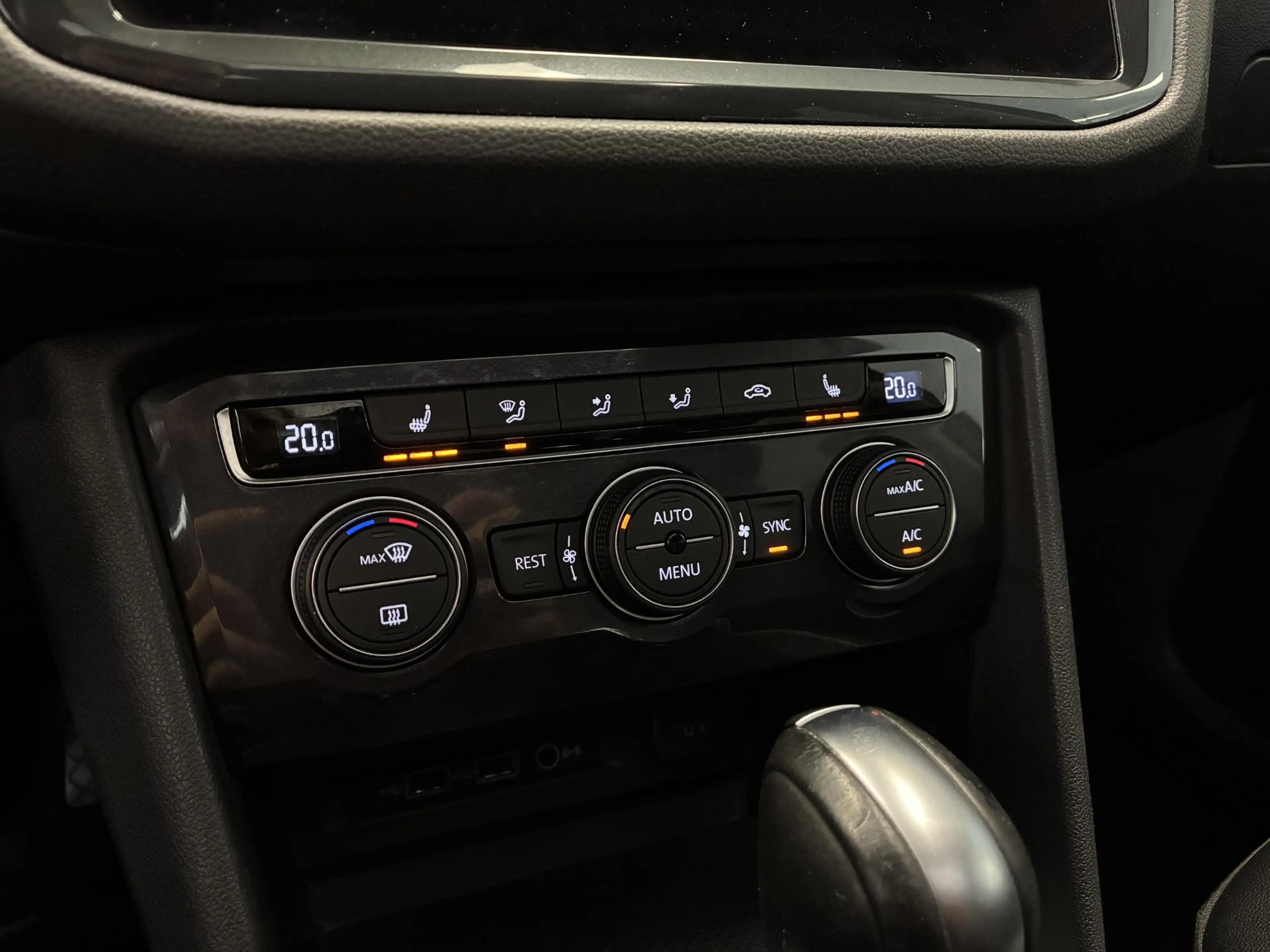 Volkswagen Tiguan Allspace 1.5 TSI Highline | PANO | TREKHAAK | LEDER | 360º — photo 34