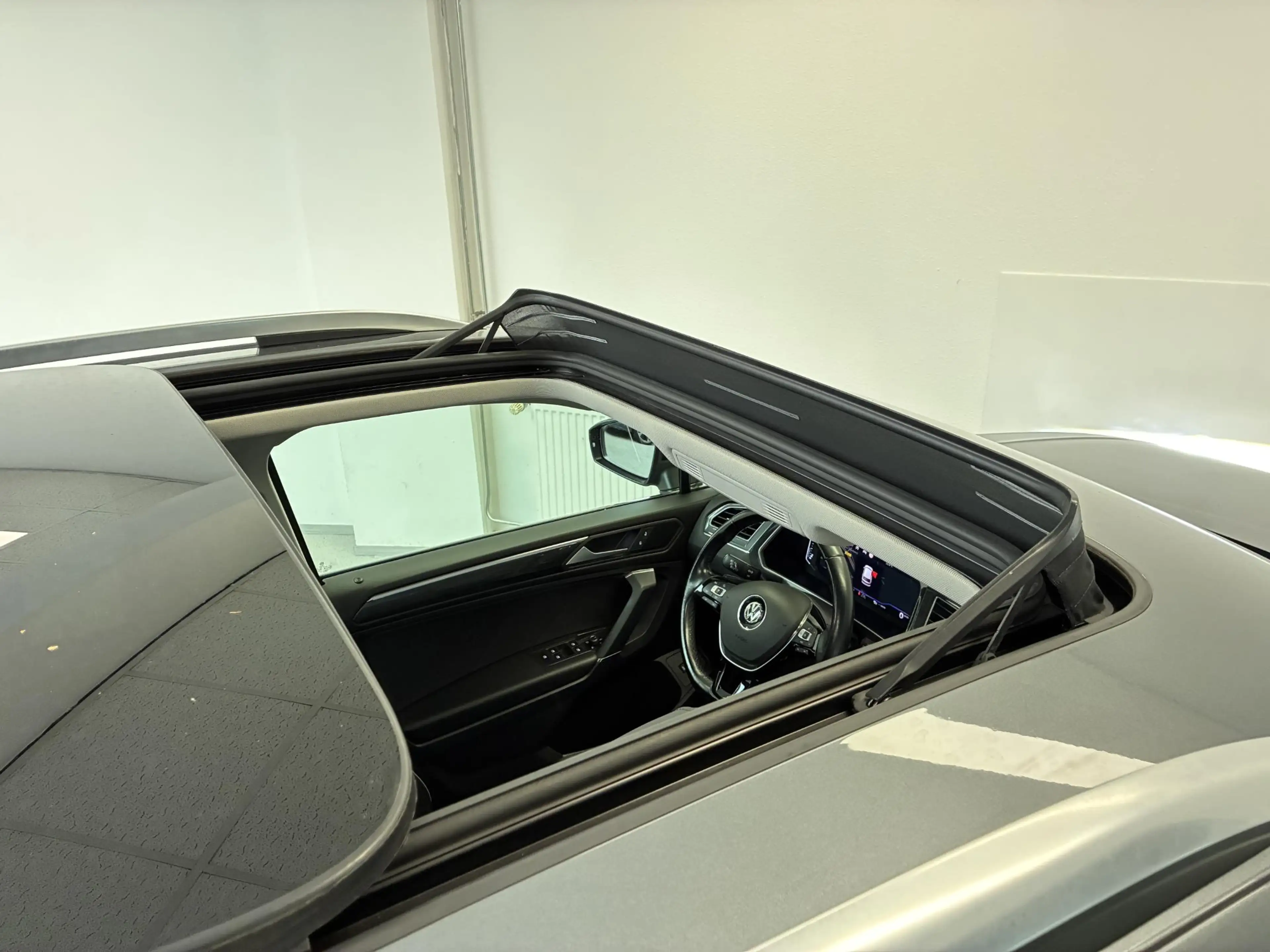 Volkswagen Tiguan Allspace 1.5 TSI Highline | PANO | TREKHAAK | LEDER | 360º — photo 5