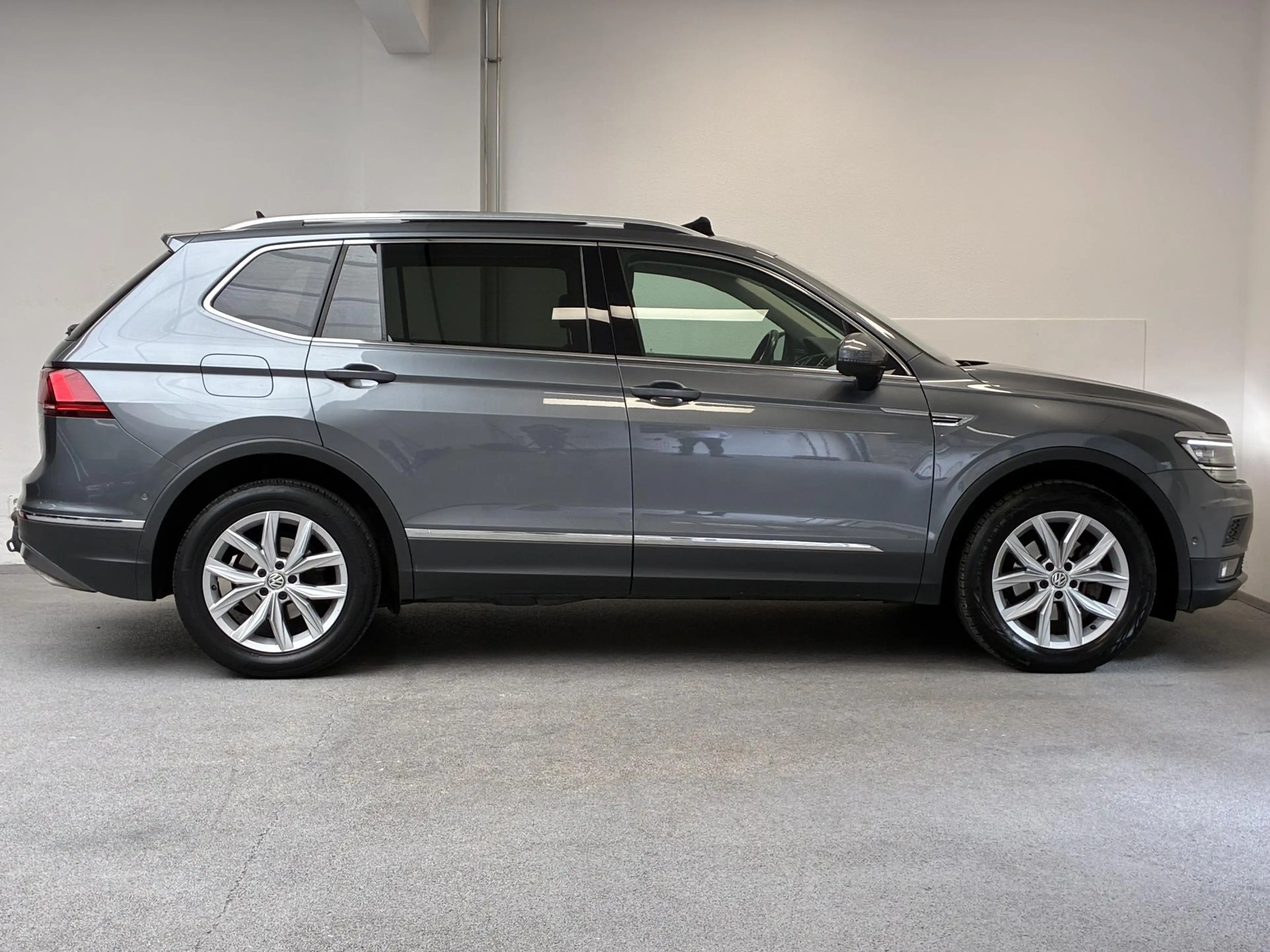Volkswagen Tiguan Allspace 1.5 TSI Highline | PANO | TREKHAAK | LEDER | 360º — photo 12