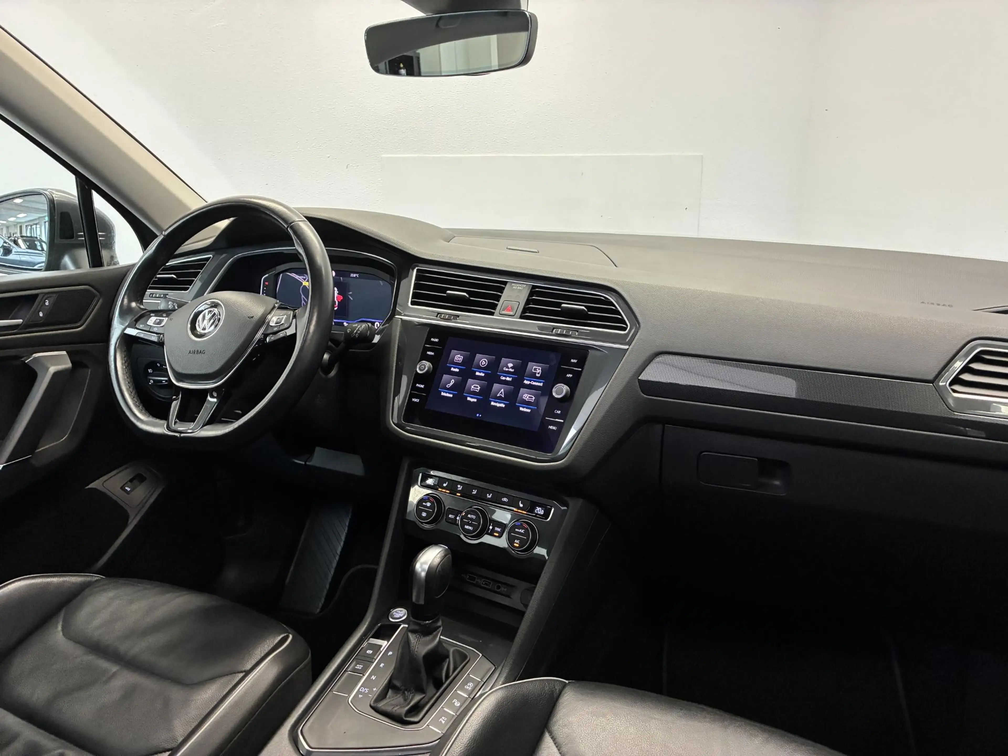 Volkswagen Tiguan Allspace 1.5 TSI Highline | PANO | TREKHAAK | LEDER | 360º — photo 14