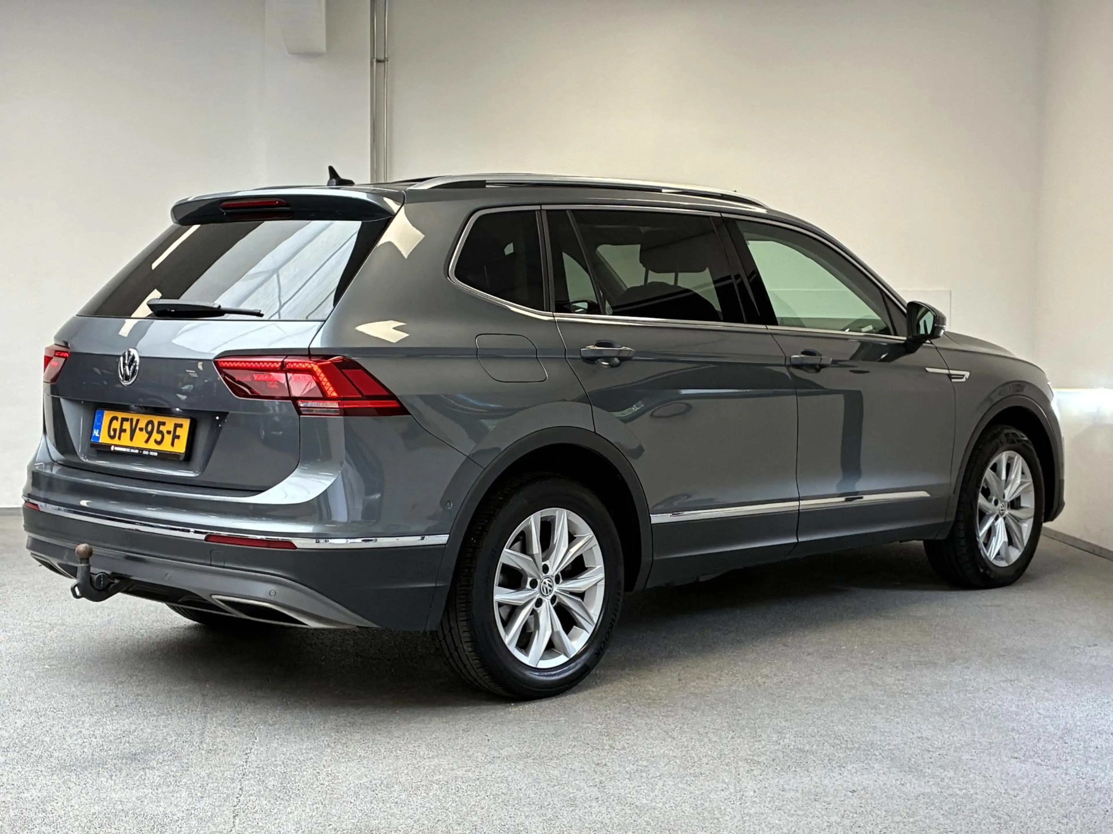 Volkswagen Tiguan Allspace 1.5 TSI Highline | PANO | TREKHAAK | LEDER | 360º — photo 9