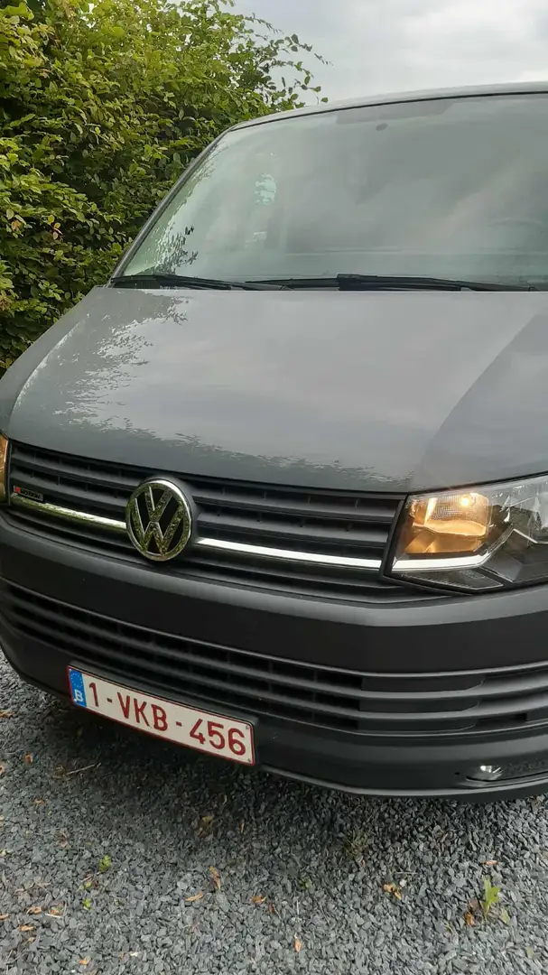 Volkswagen T6 Transporter 2.0 TDi SCR 4Motion BMT Grijs - 2