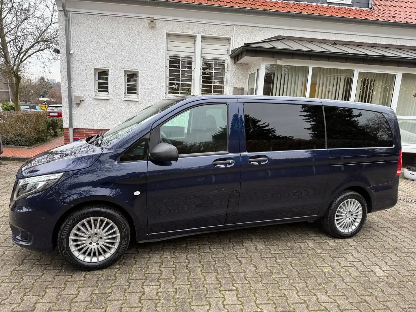 Mercedes-Benz Vito Tourer  CDI Pro lang/9-Sitzer/Automatik/ Blau - 2
