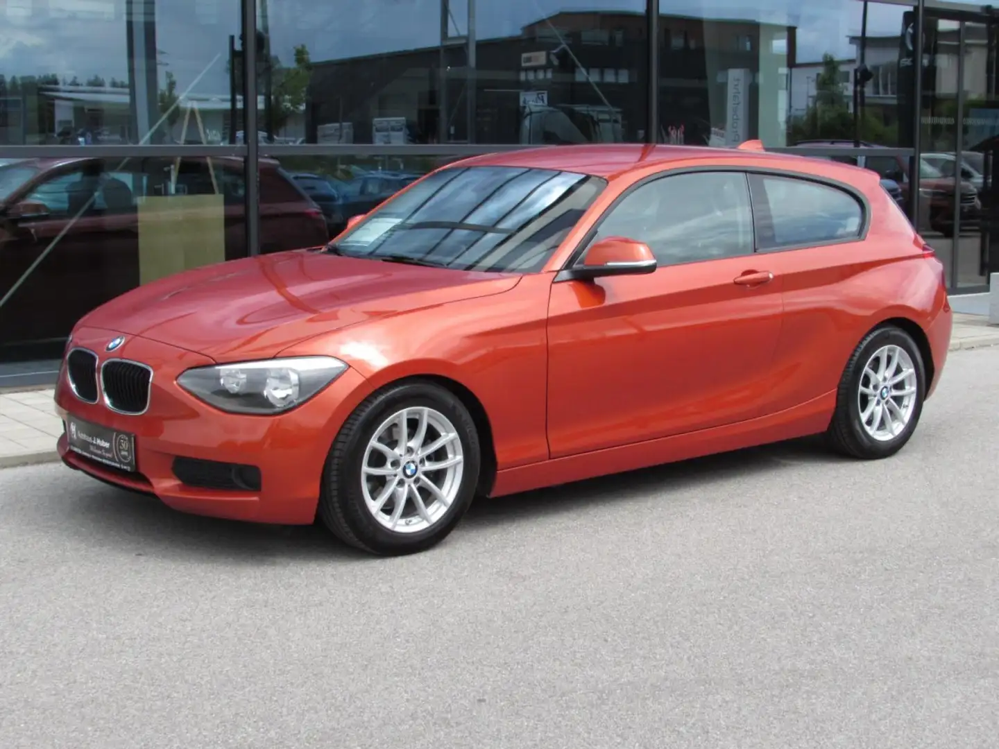 BMW 116 1er 116i Klima Einparkhilfe Sitzheizung Naranja - 2