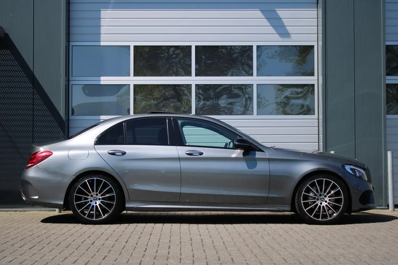 Mercedes-Benz C 180 AMG Sport Edition Clima/Cruise/Navi/Bluetooth/Pano Gris - 2