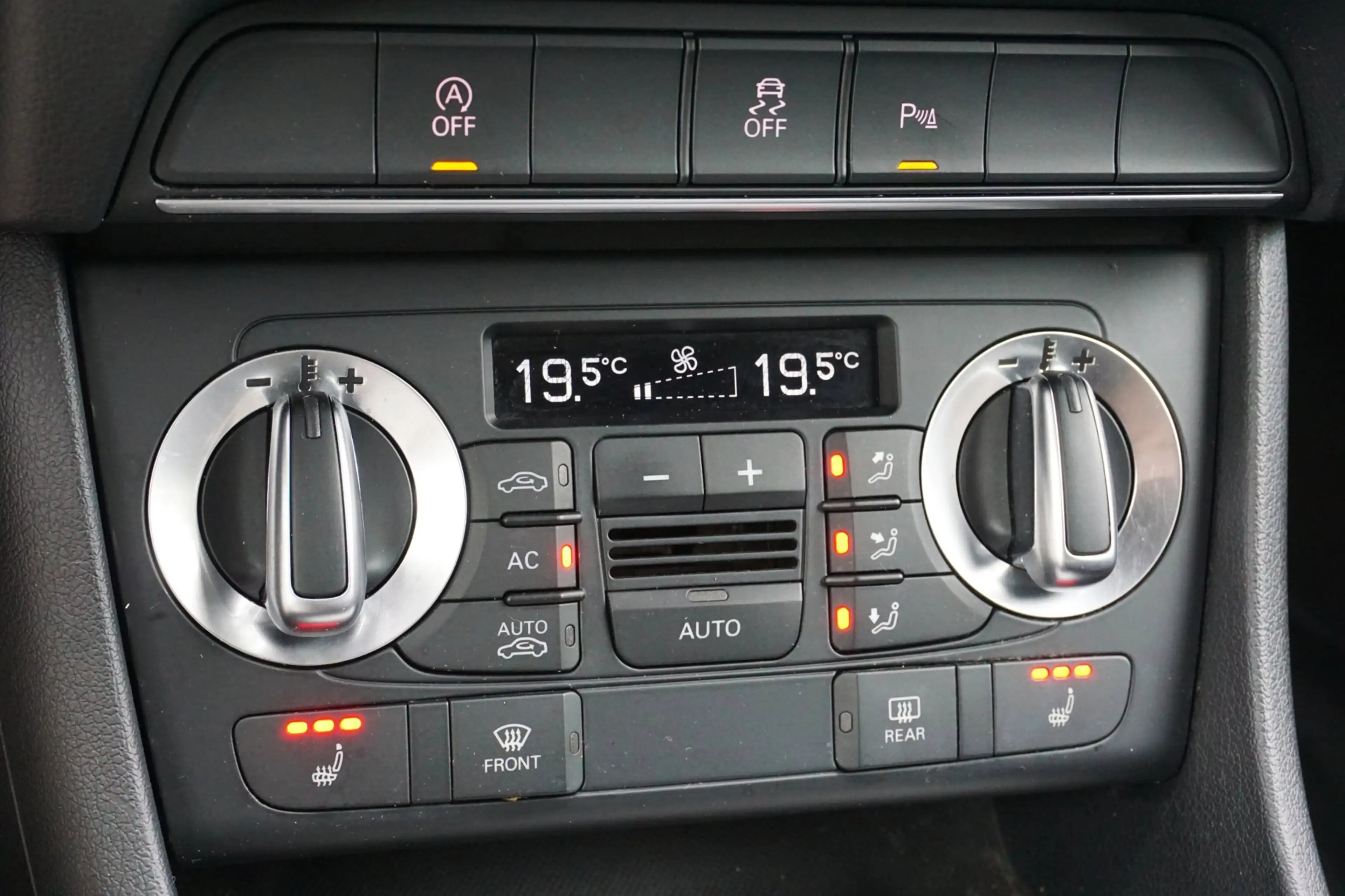Audi Q3 2.0 TDI AUT Quattro Xenon Carplay Leer Clima Cruis — photo 19
