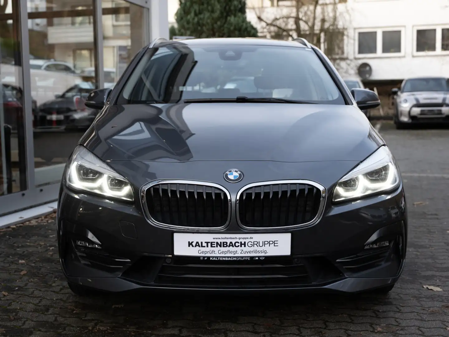 BMW 218 Active Tourer xDrive Sport Line PANO HUD Grau - 2