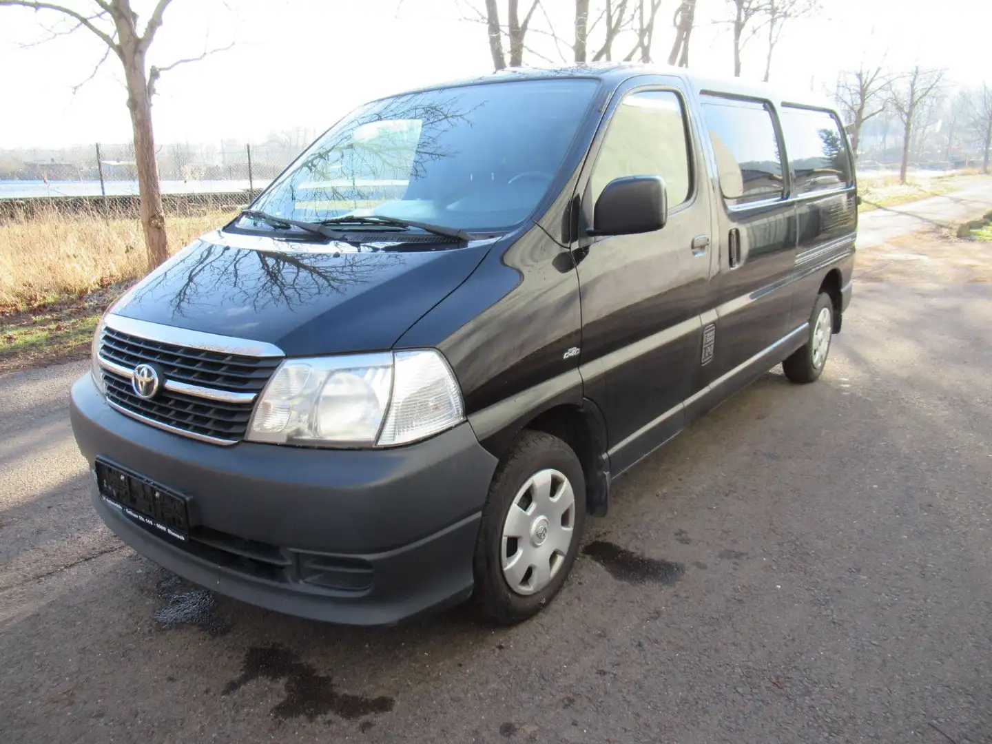 Toyota Hiace 2.5 D4-D lang/2.Hd/Automatik/Klima/eFh/SHZ Negro - 1