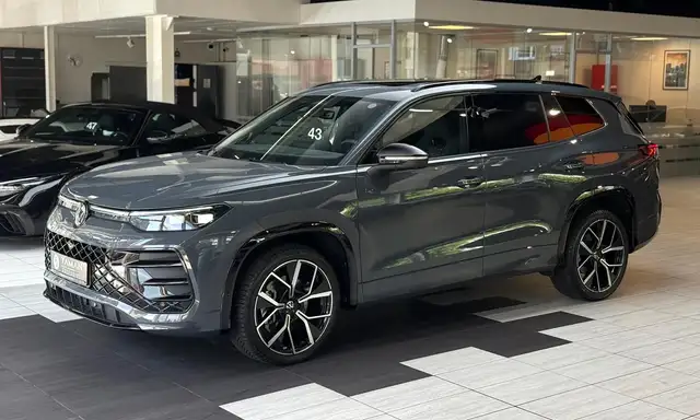Volkswagen Tayron view 2