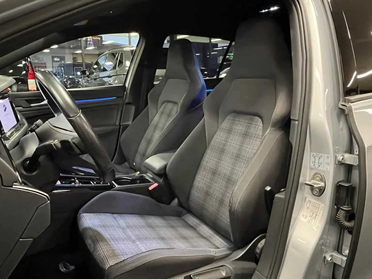 Volkswagen Golf GTE 1.4 245pk eHybrid DSG | Black Style | Trekhaak | L Grau - 2