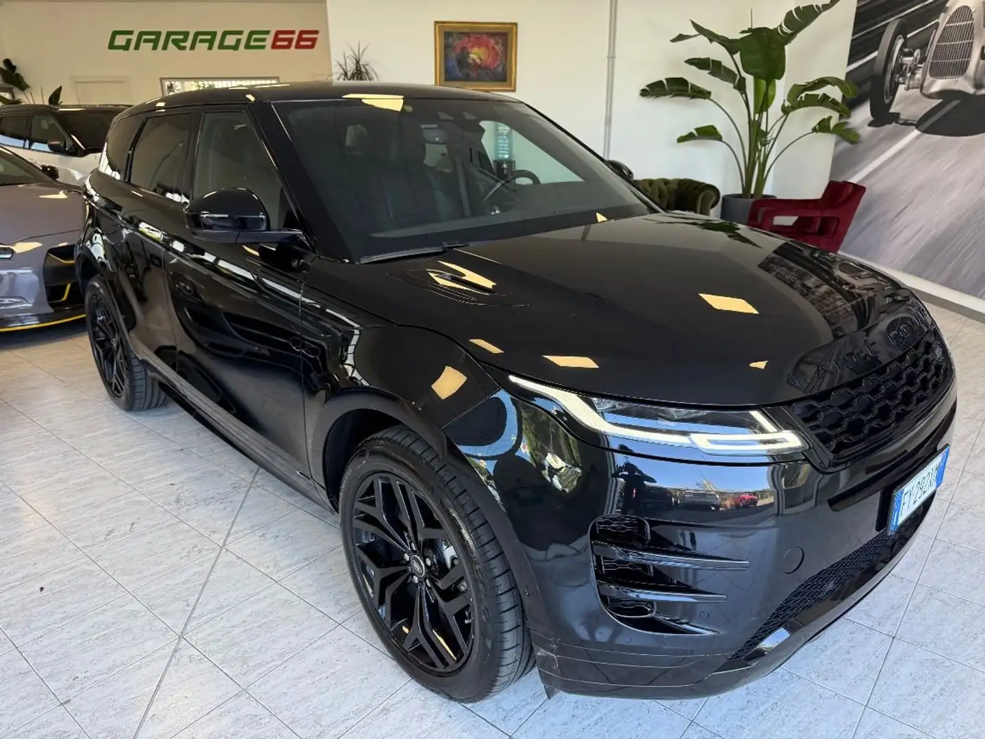 Land Rover Range Rover Evoque II 2019 2.0d i4 mhev R-Dynamic HSE awd 150cv auto Nero - 1