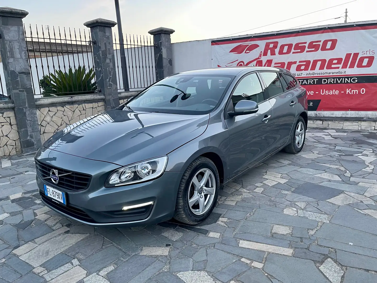 Volvo V60 V60 2.0 d2 Business geartronic UNIPROPRIETARIO Grey - 2