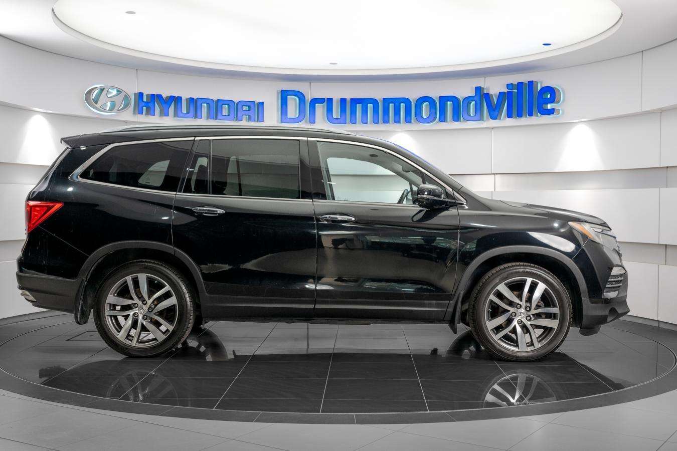 2016 Honda Pilot TOURING AWD + MEILLEUR DEAL AU QUEBEC + SUPERBE CO — снимка 1
