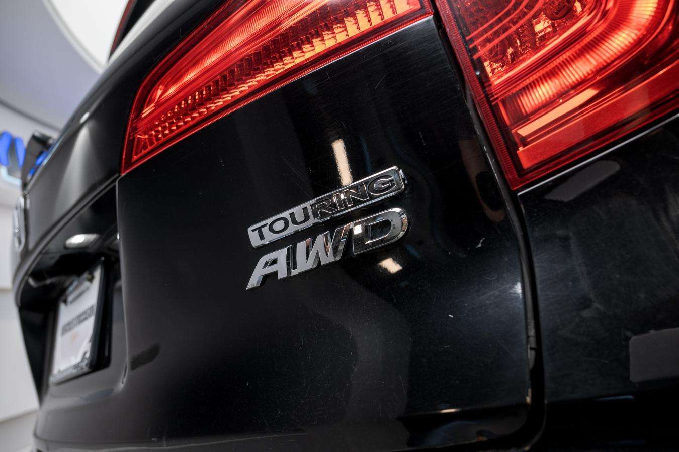 2016 Honda Pilot TOURING AWD + MEILLEUR DEAL AU QUEBEC + SUPERBE CO — снимка 1