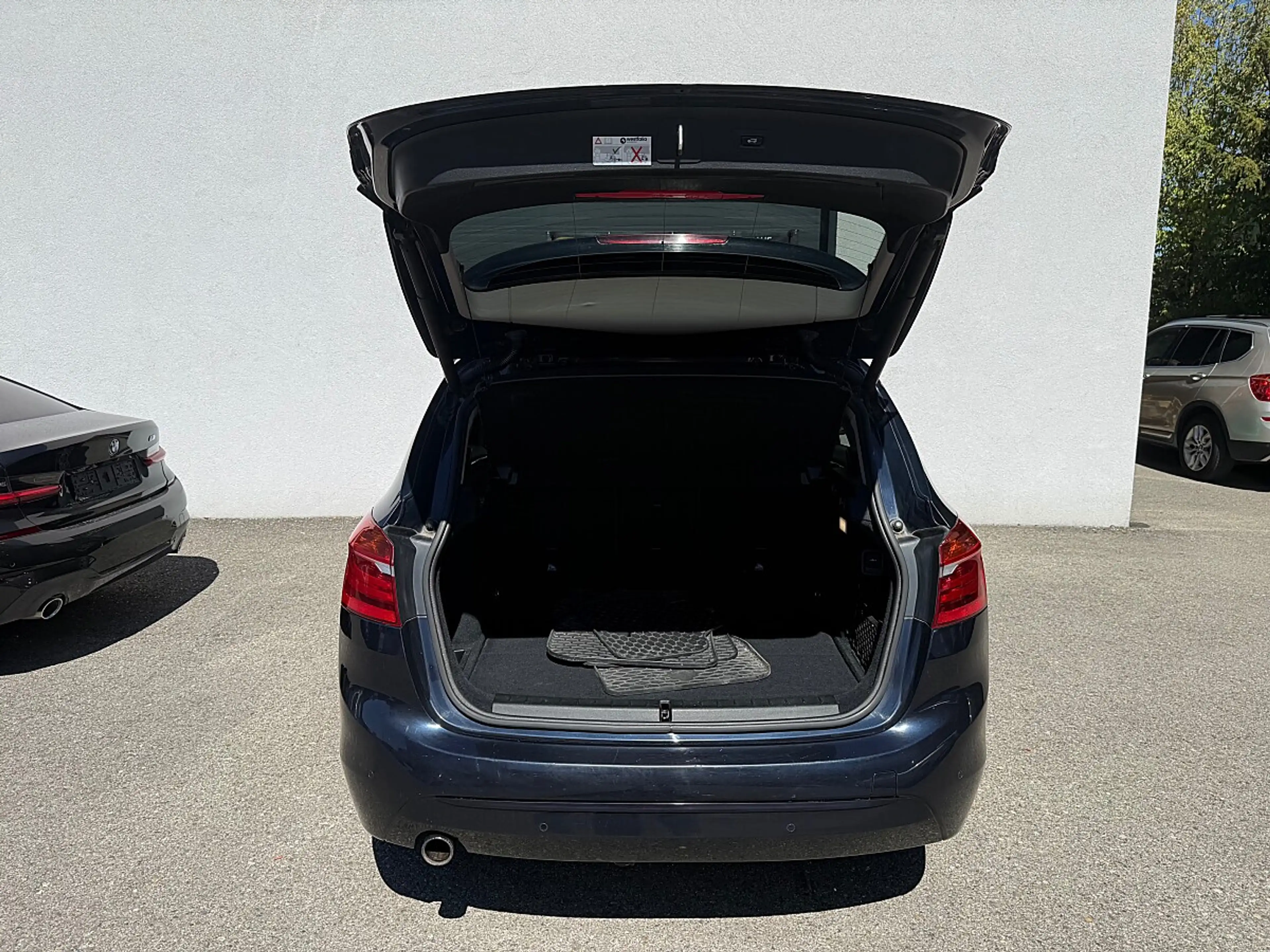 BMW 216 d — photo 8