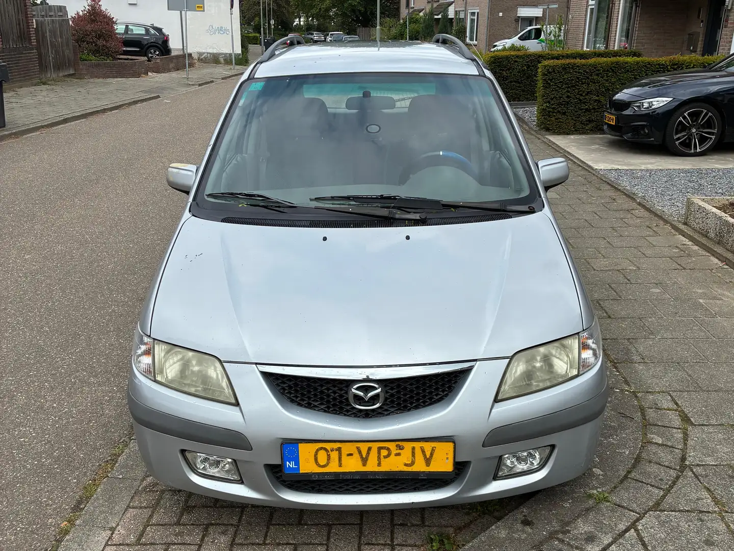 Mazda MPV Silber - 1