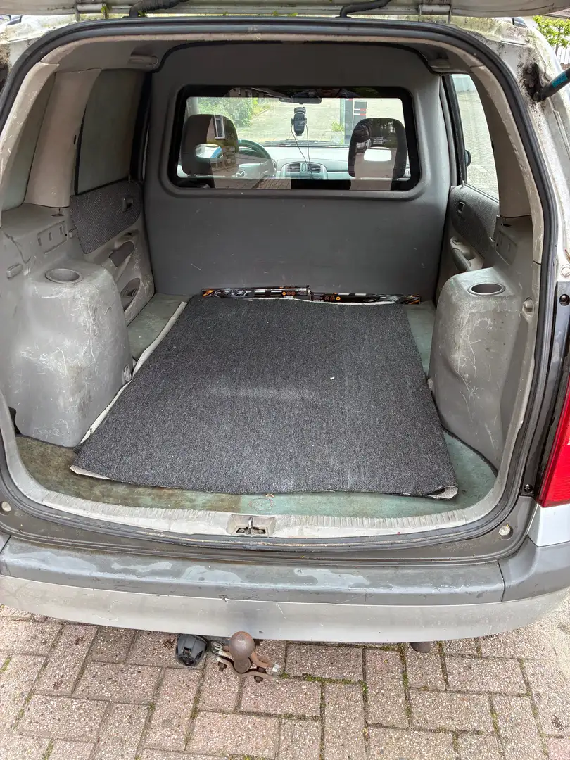 Mazda MPV Silber - 2
