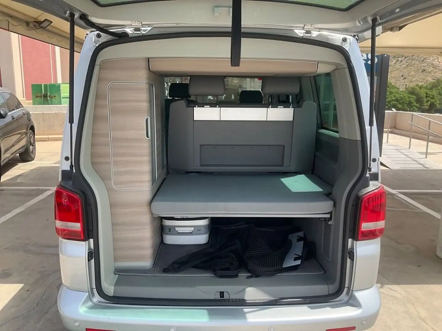 Volkswagen T5 California 2.5 TDI automatisch Srebrny - 2