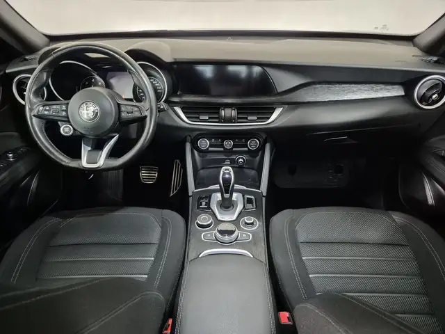 Alfa Romeo Stelvio view 8