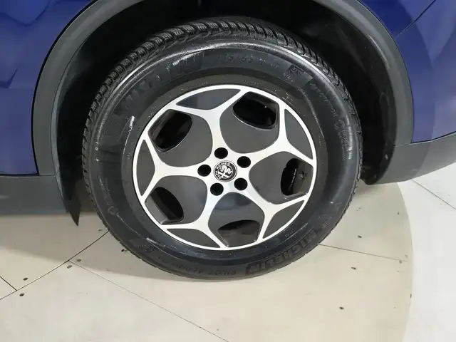 Alfa Romeo Stelvio view 14