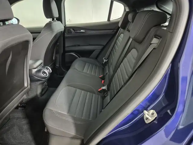 Alfa Romeo Stelvio view 7