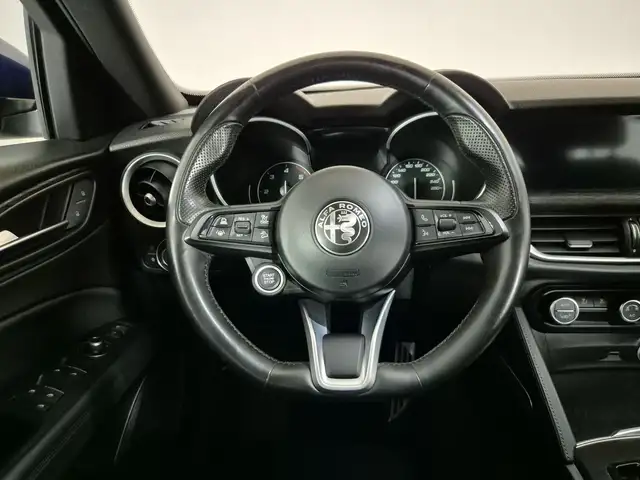 Alfa Romeo Stelvio view 9