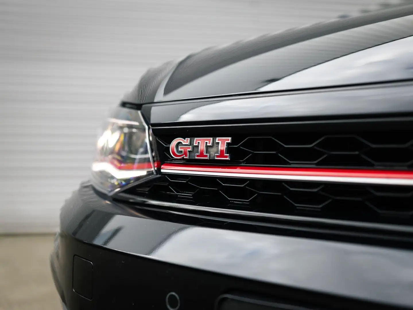 Volkswagen Polo GTI 2.0 TSI Pano Beats Navi Cruise CarPlay Zwart - 2