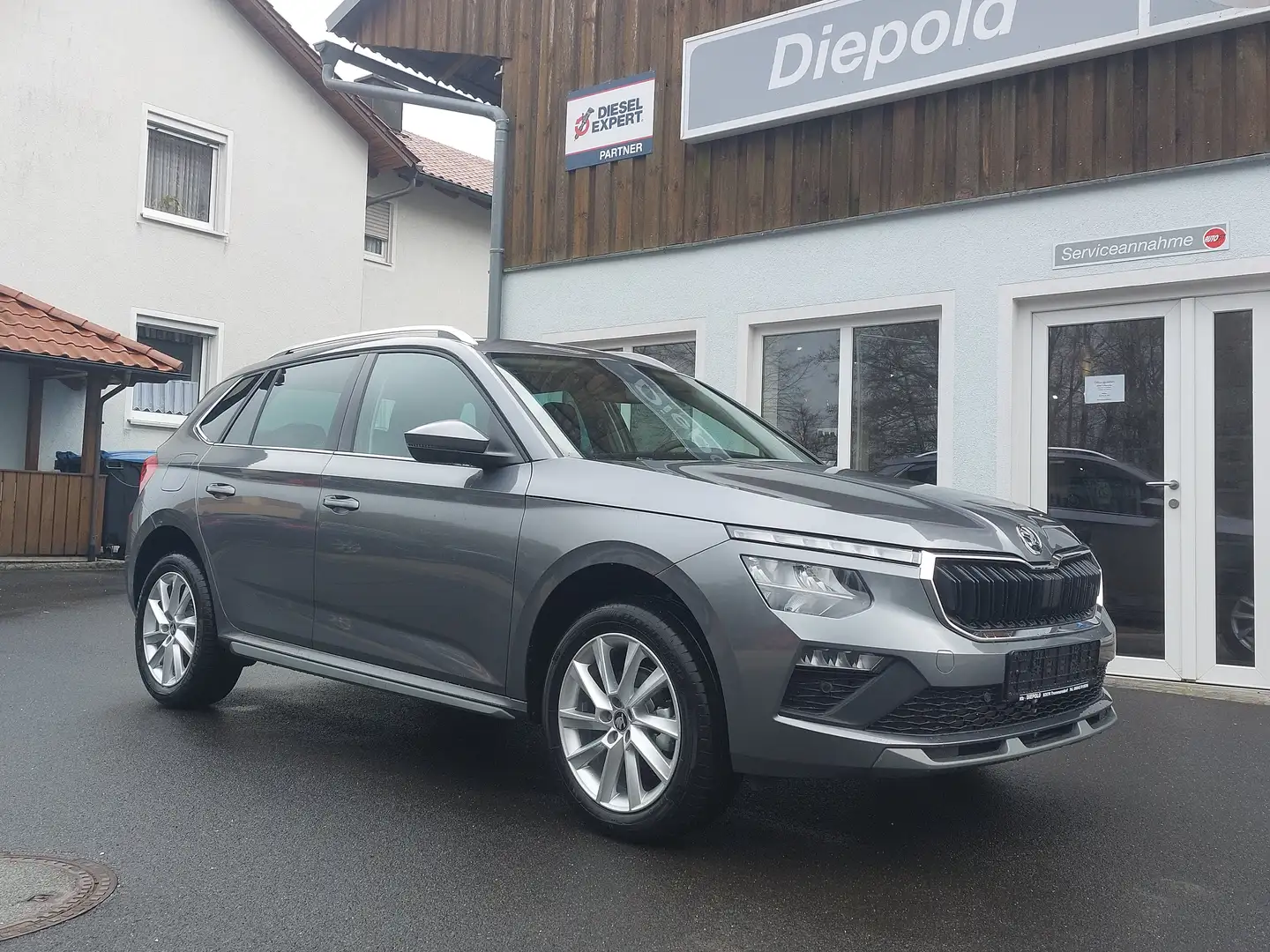 Skoda Kamiq 1.5 TSI DSG 130 Jahre Premium Edition "AHK" Grau - 1