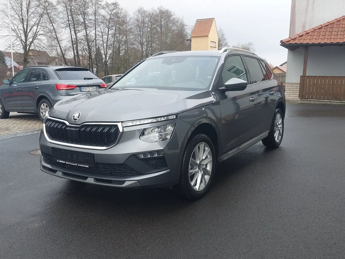 Skoda Kamiq 1.5 TSI DSG 130 Jahre Premium Edition "AHK" Grau - 2