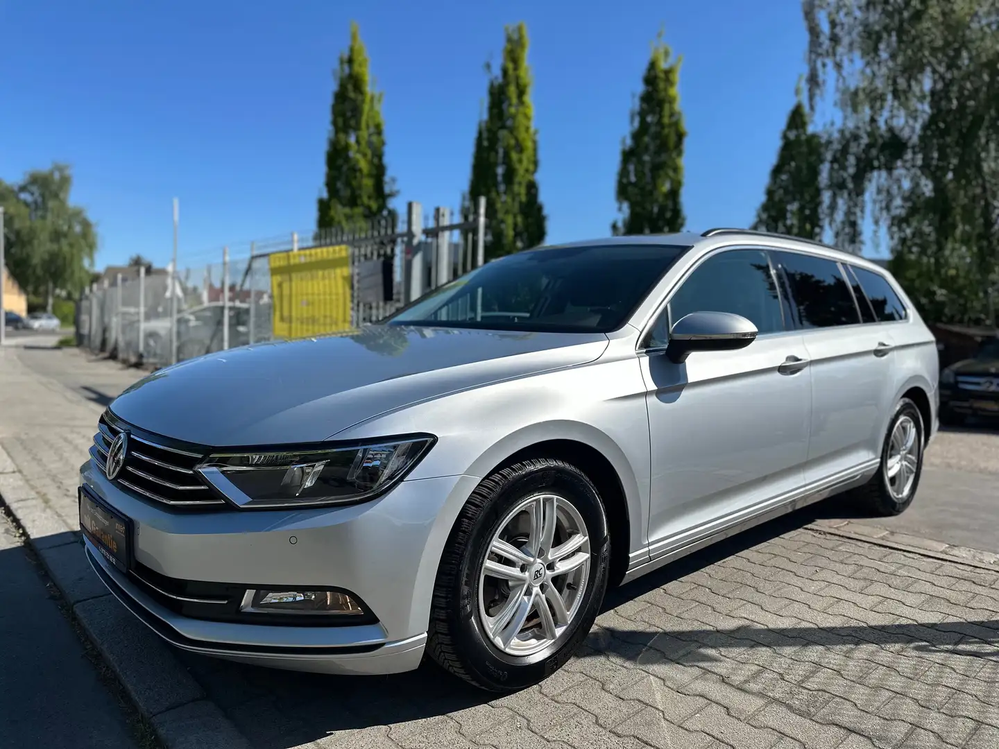 Volkswagen Passat Variant Comfortline,6.GANG,NAVI,SHZ,TEMPOMAT,2xPDC,ALU,ACC Grijs - 1