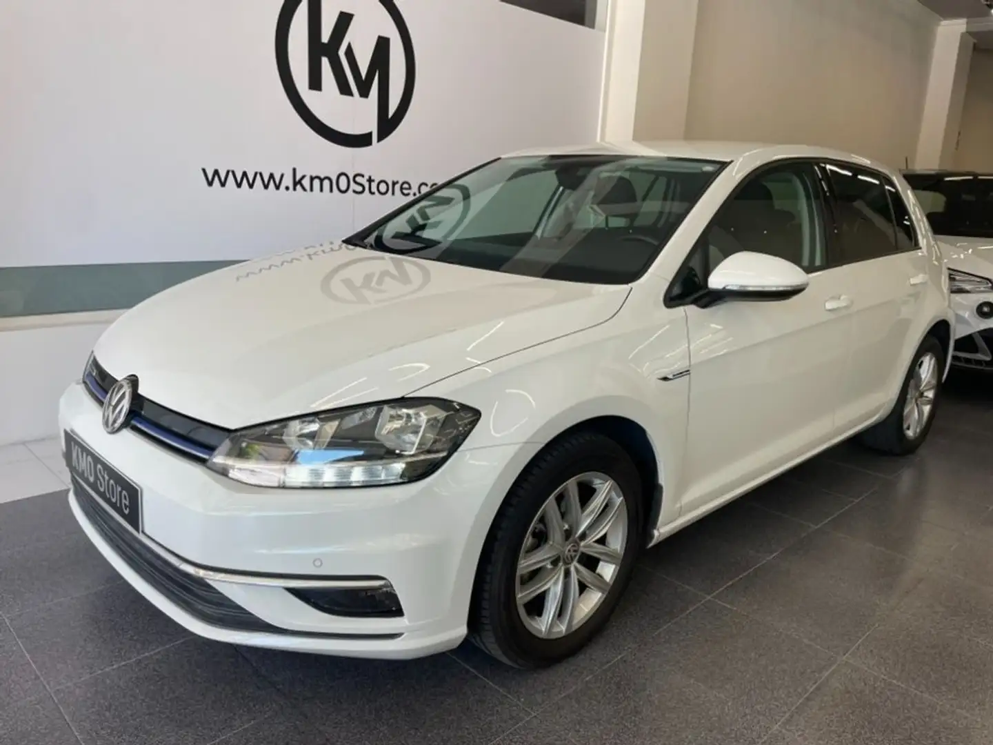 Volkswagen Golf Advance Blanc - 1