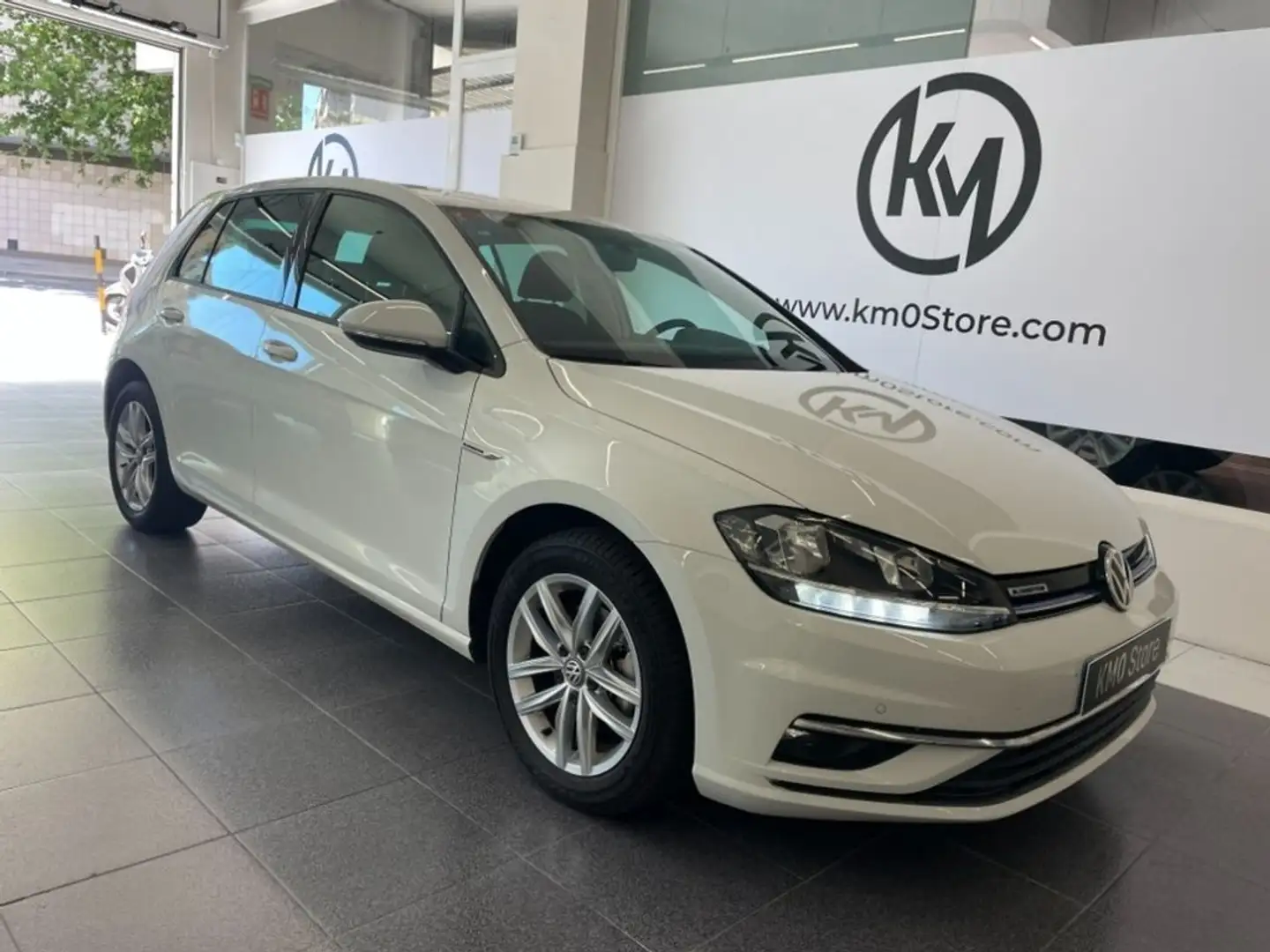 Volkswagen Golf Advance Blanc - 2