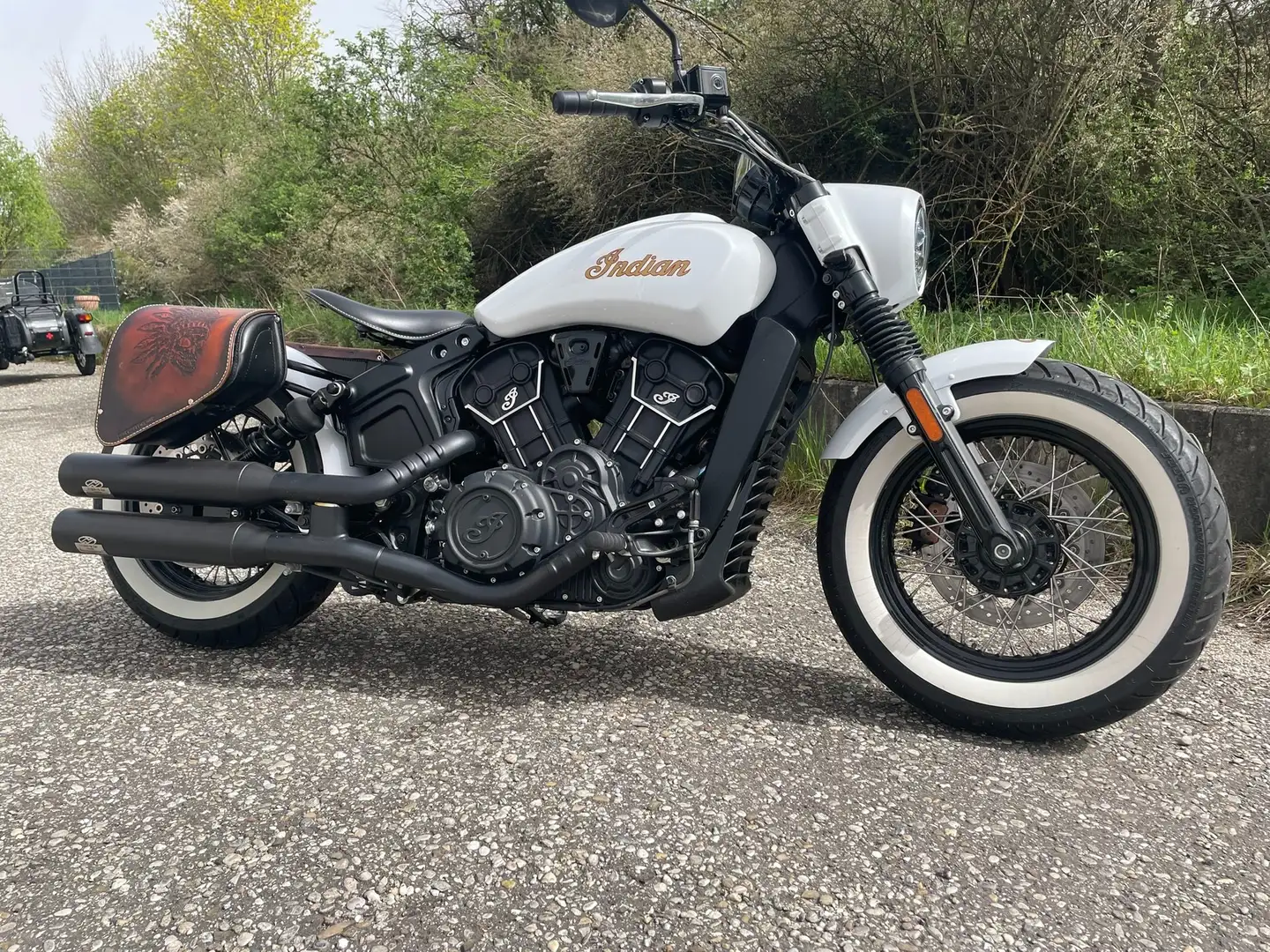 Indian Scout Bobber Sixty White Cloud Weiß - 1