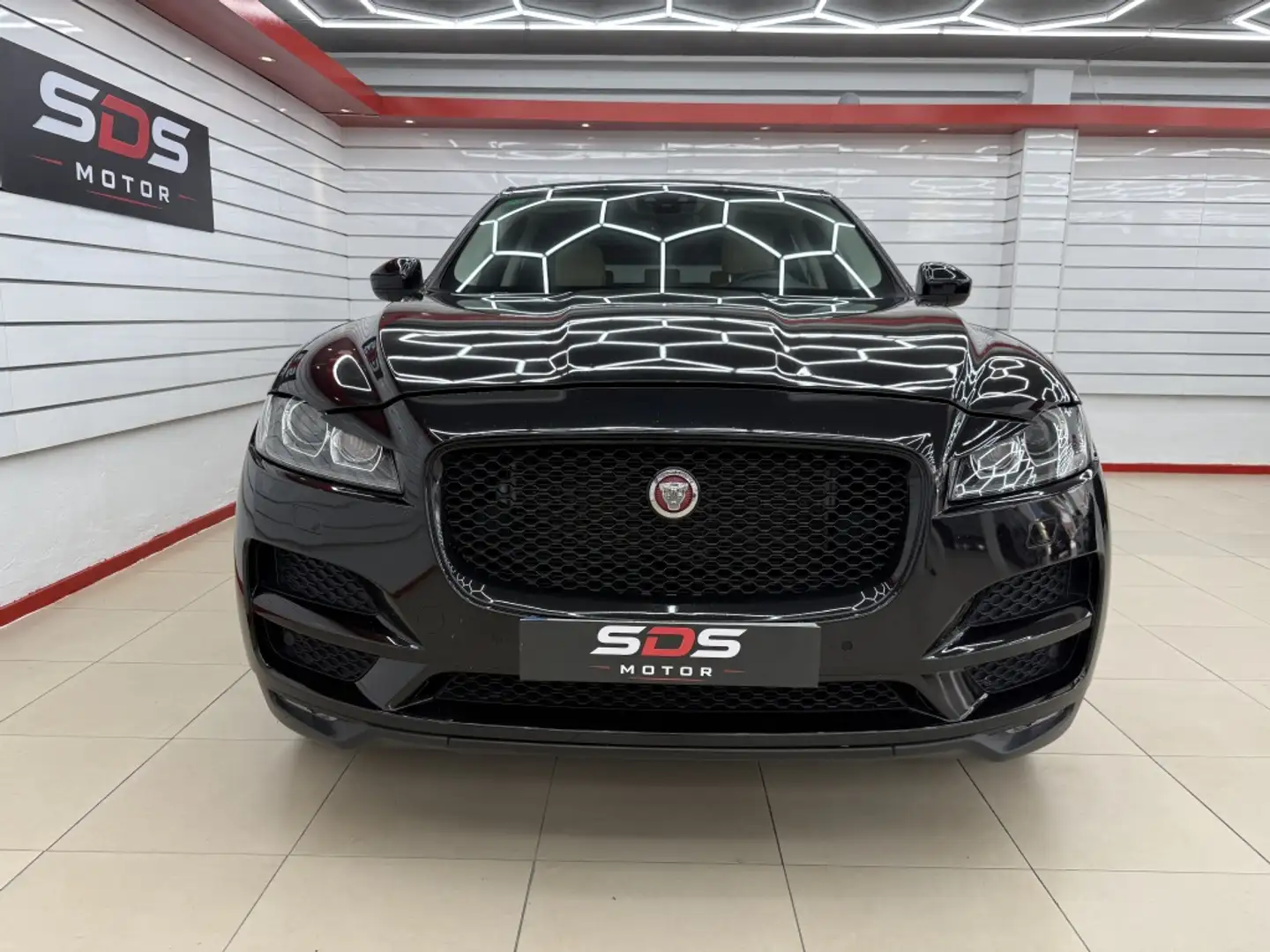 Jaguar F-Pace 2.0i4D Prestige Aut. AWD 180 Negro - 2