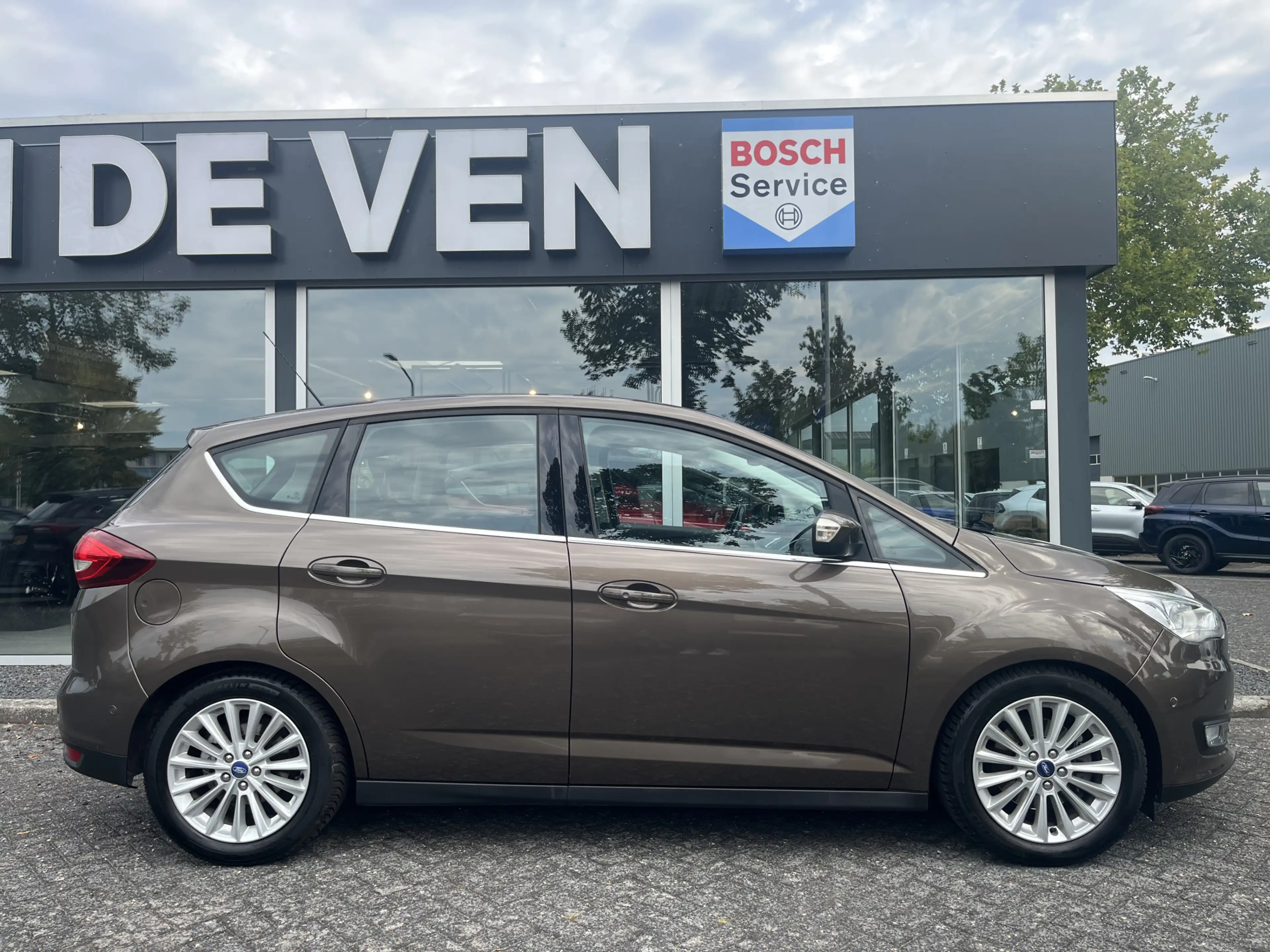 Ford C-Max 1.5 Titanium — photo 6
