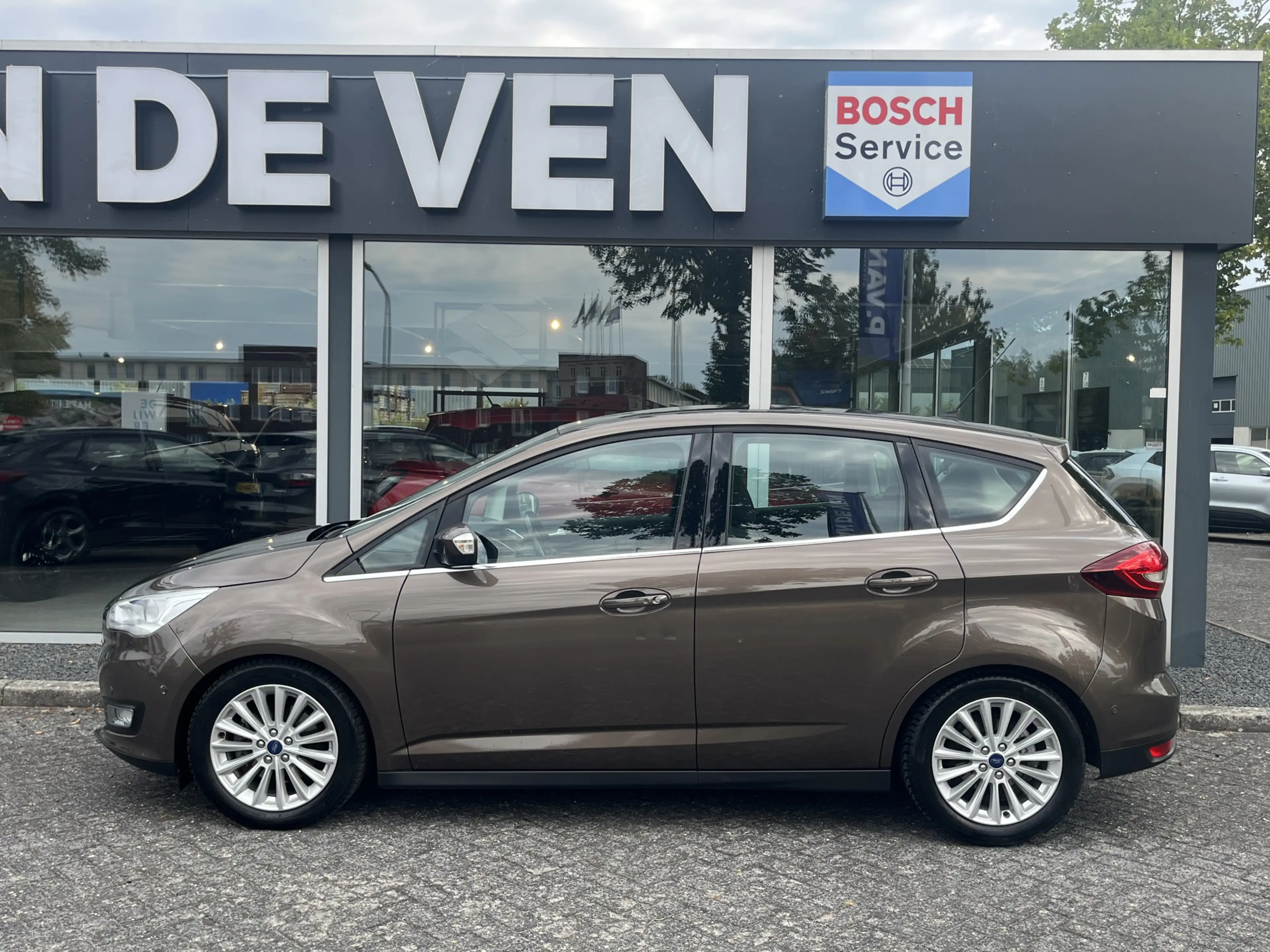 Ford C-Max 1.5 Titanium — photo 15