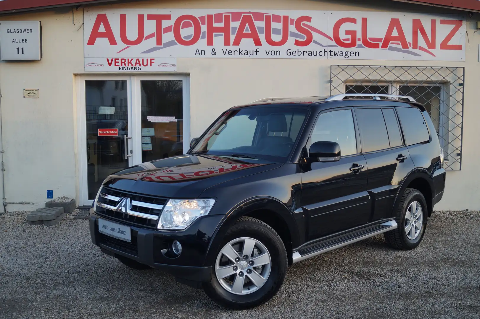 Mitsubishi Pajero 3.2 DI-D Edition 100 7 Sitzer Noir - 1