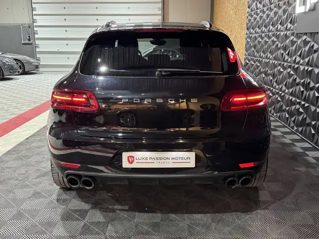 Porsche Macan view 6