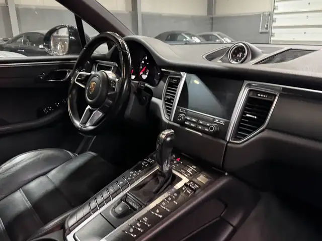 Porsche Macan view 13
