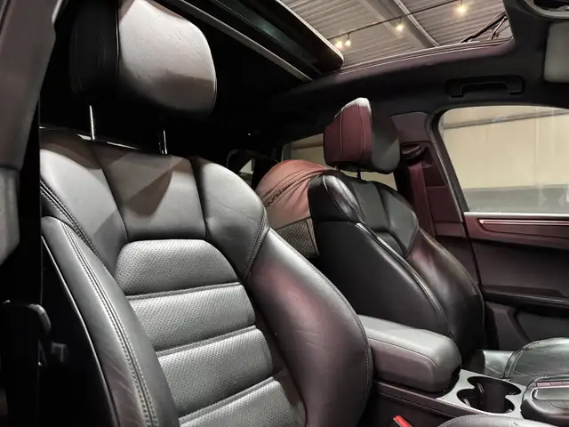 Porsche Macan view 12