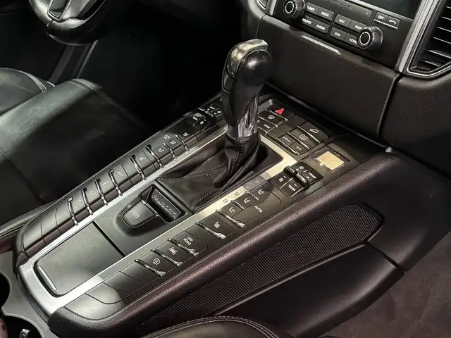 Porsche Macan view 14