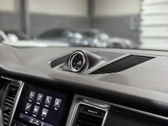Porsche Macan view 15