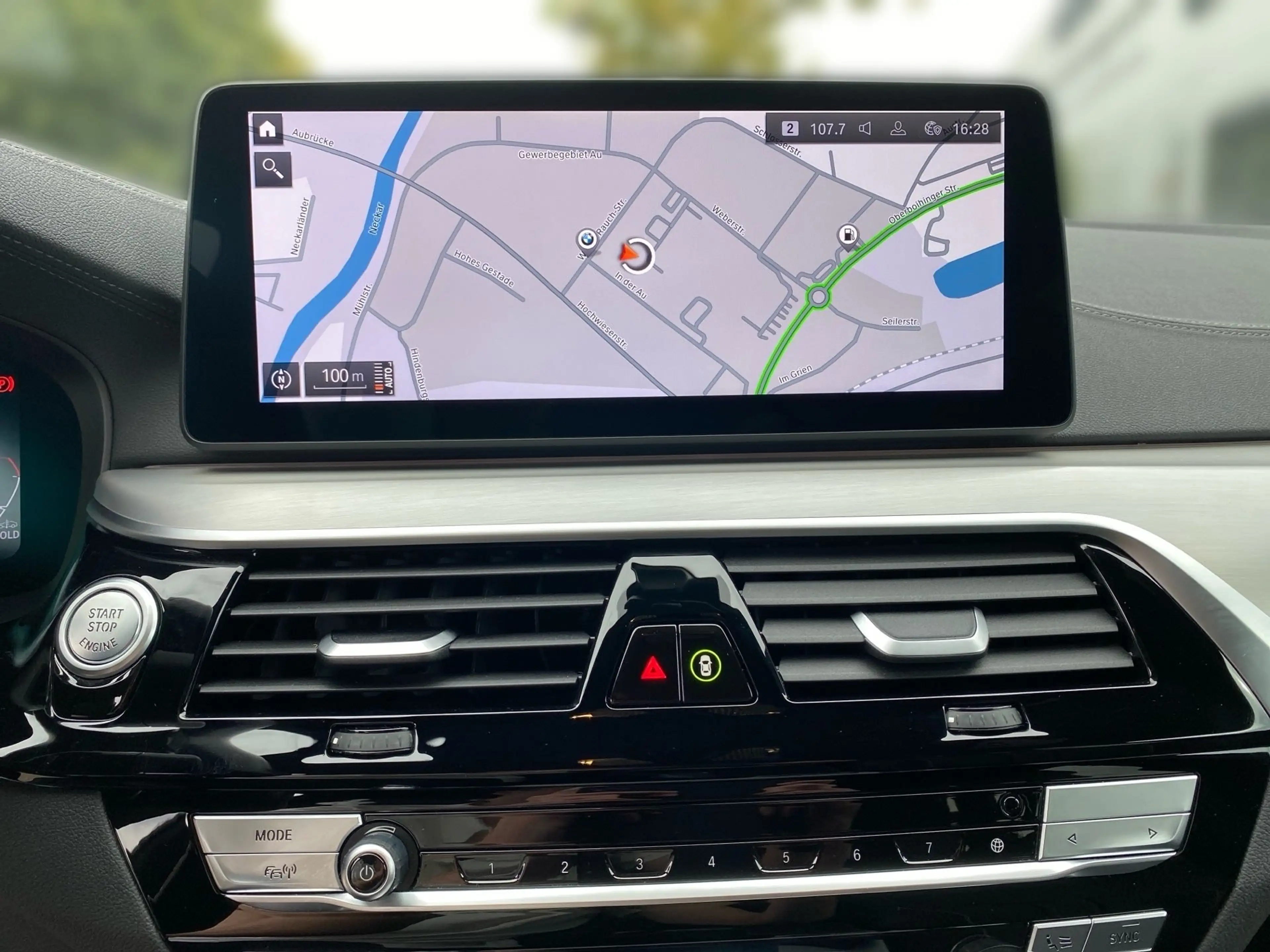 BMW 530 d xDrive Touring — photo 9