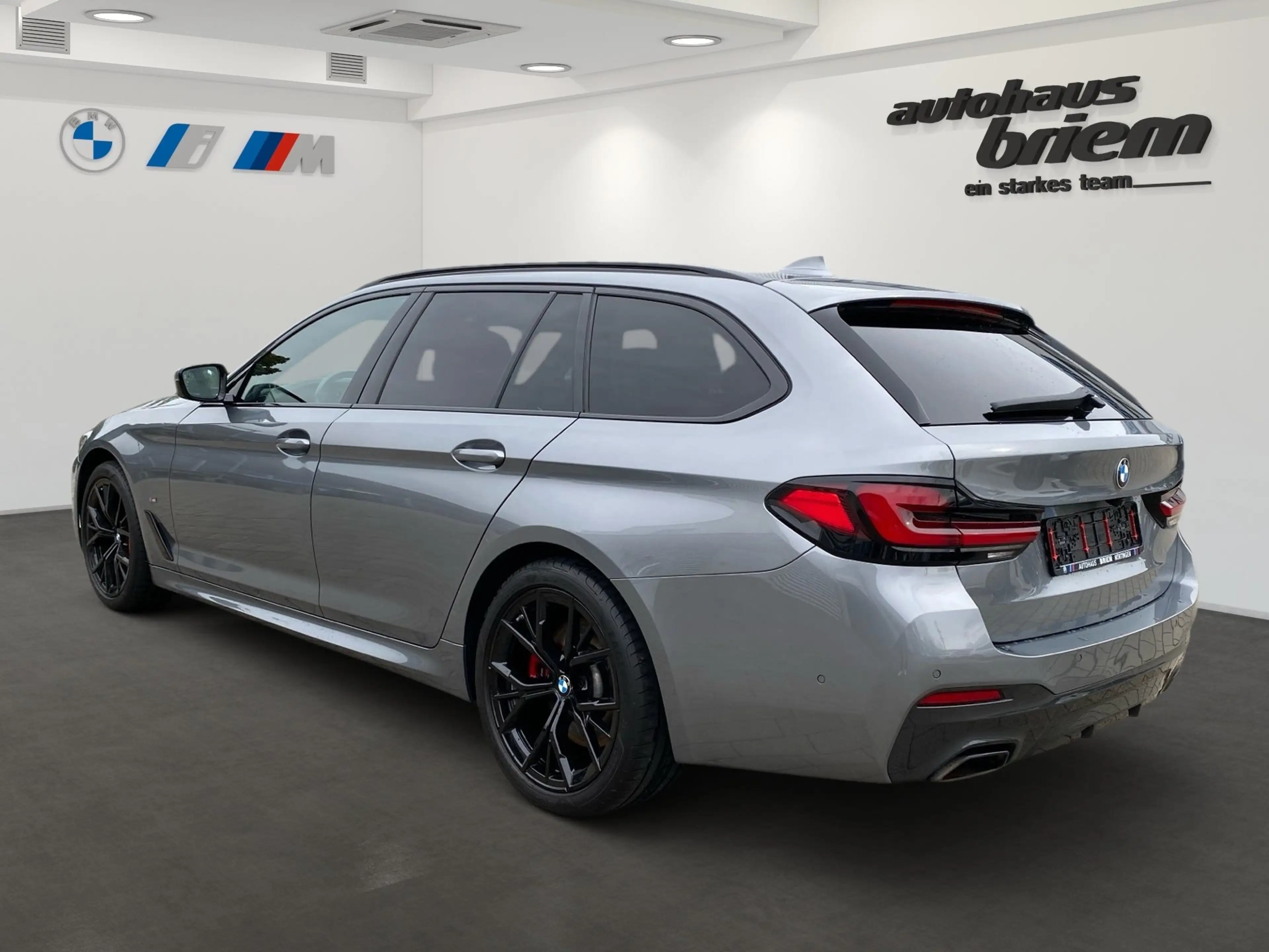 BMW 530 d xDrive Touring — photo 4