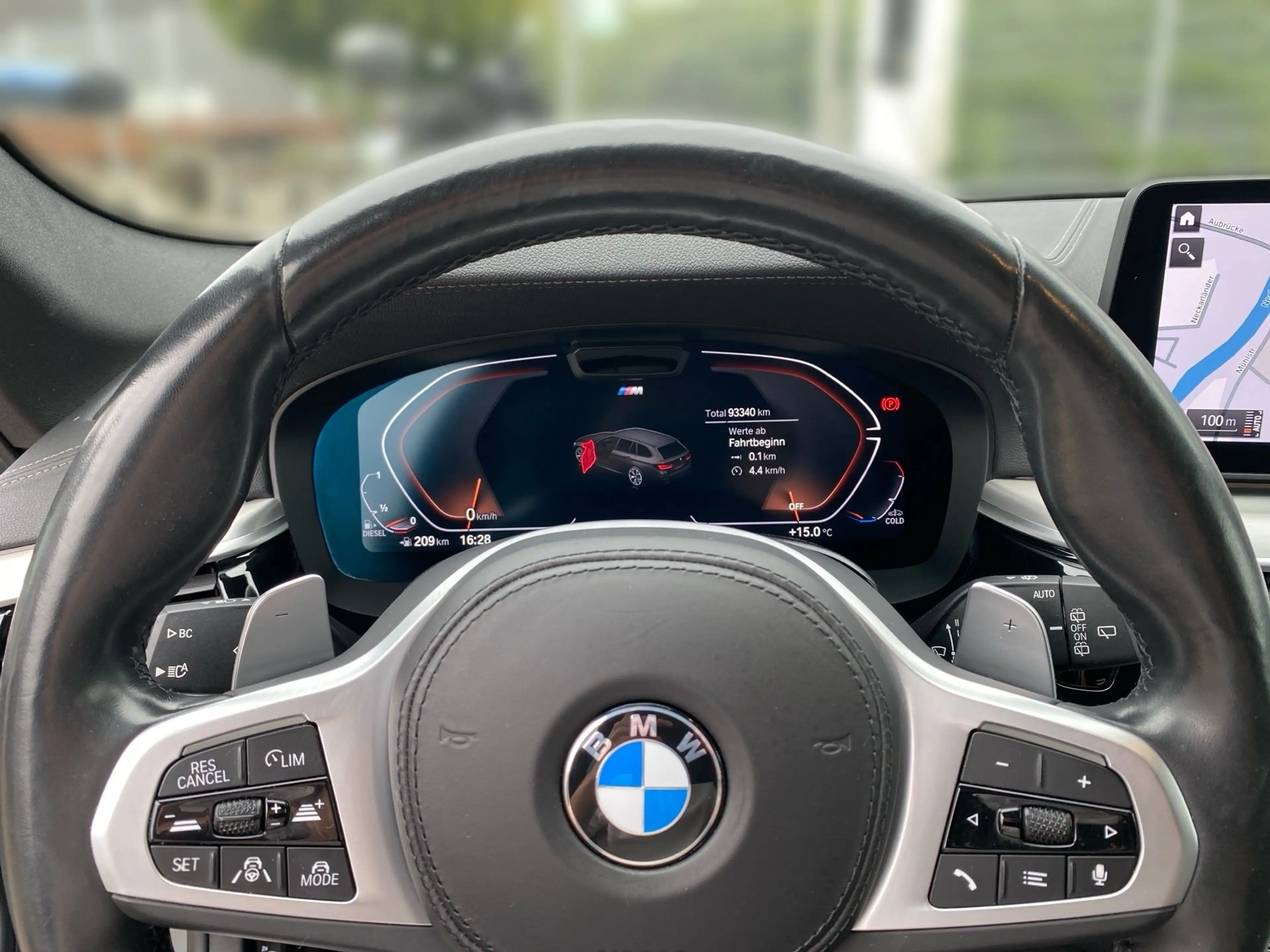 BMW 530 d xDrive Touring — photo 8