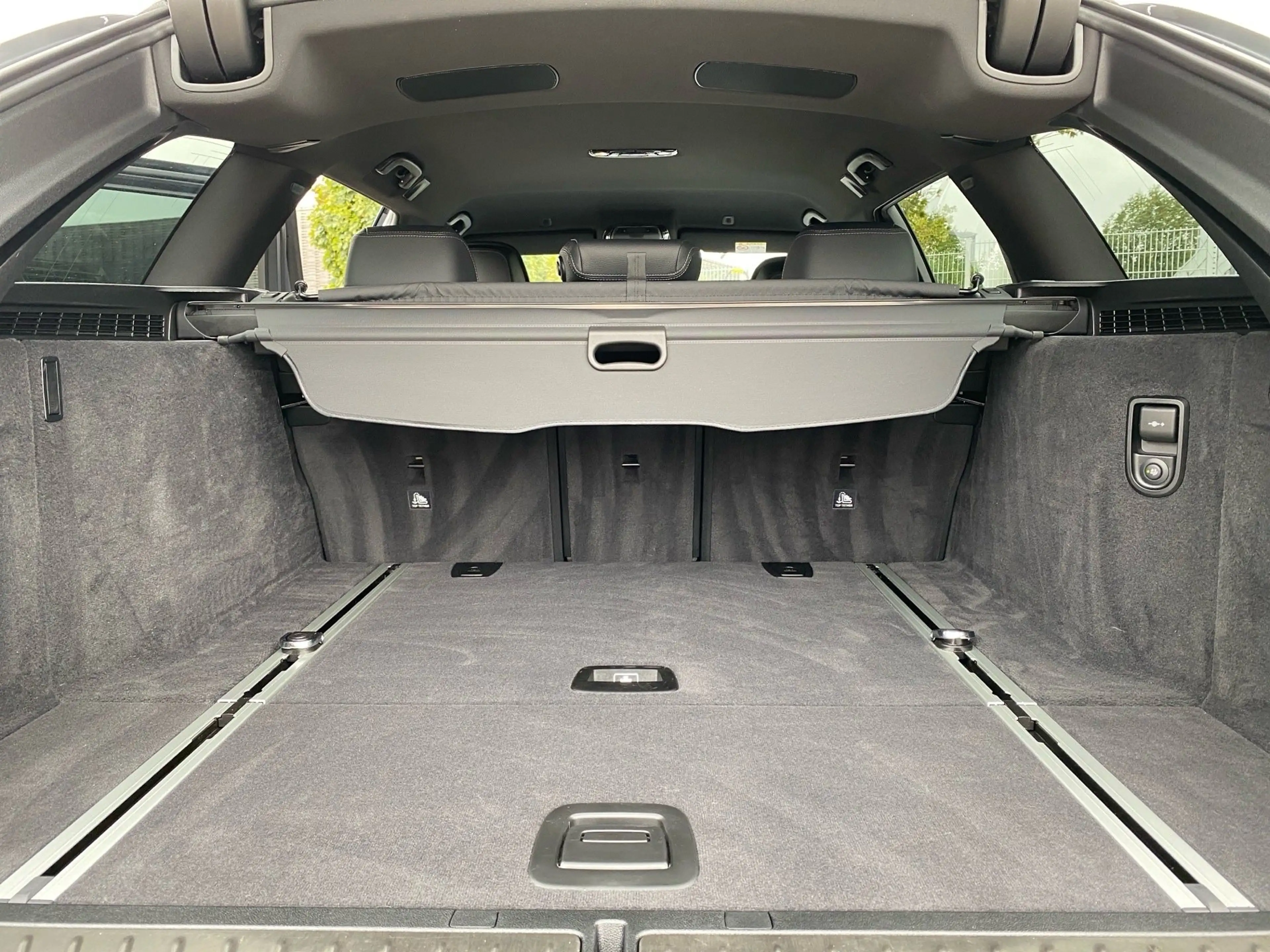 BMW 530 d xDrive Touring — photo 12