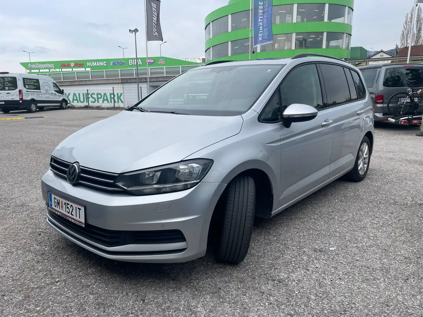 Volkswagen Touran Touran Highline 2,0 SCR TDI DSG Highline Silber - 1