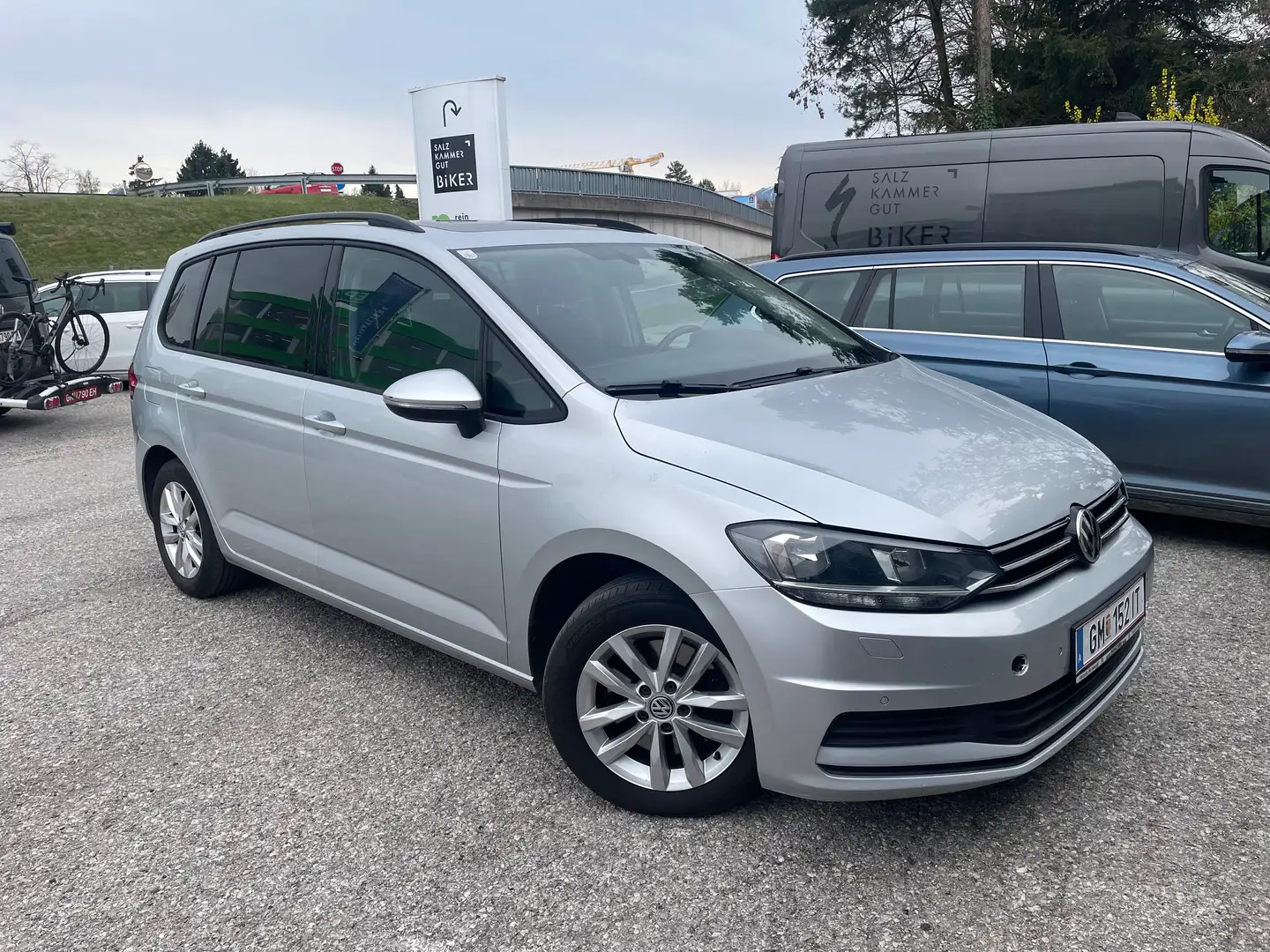 Volkswagen Touran Touran Highline 2,0 SCR TDI DSG Highline Silber - 2